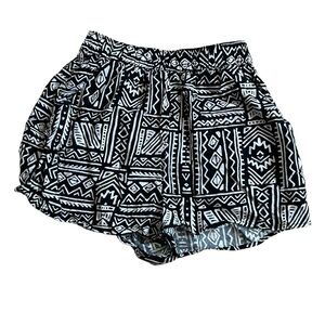 Divided Black and White Pull On Boho Shorts Women’s Size 2